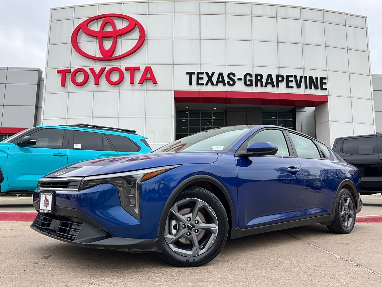 Used 2025 Kia K4 LXS image 2