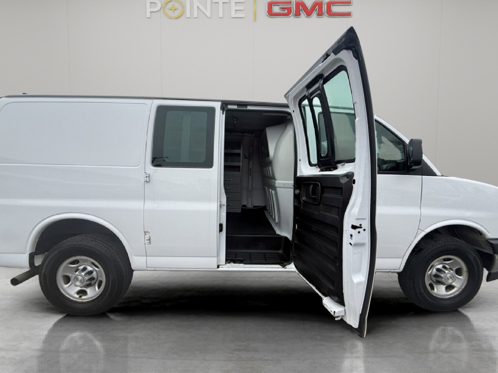 Used 2021 Chevrolet Express 2500 w/ Driver Convenience Package image 18