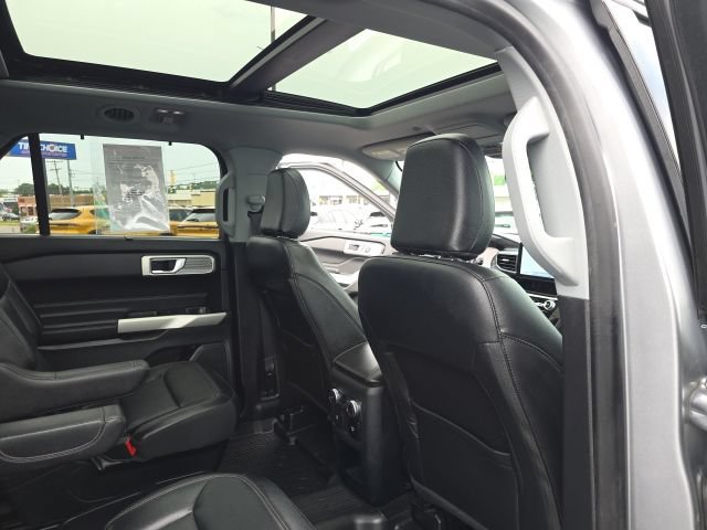 Used 2021 Ford Explorer Limited w/ Equipment Group 301A AWD/4WD image 47