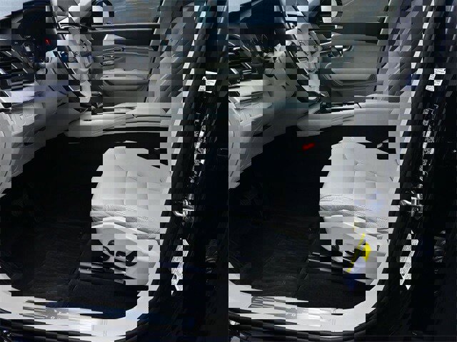 Used 2021 Volvo XC90 T5 Momentum w/ Climate Package image 17