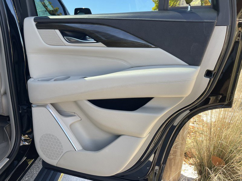 Used 2020 Cadillac Escalade Premium Luxury image 25