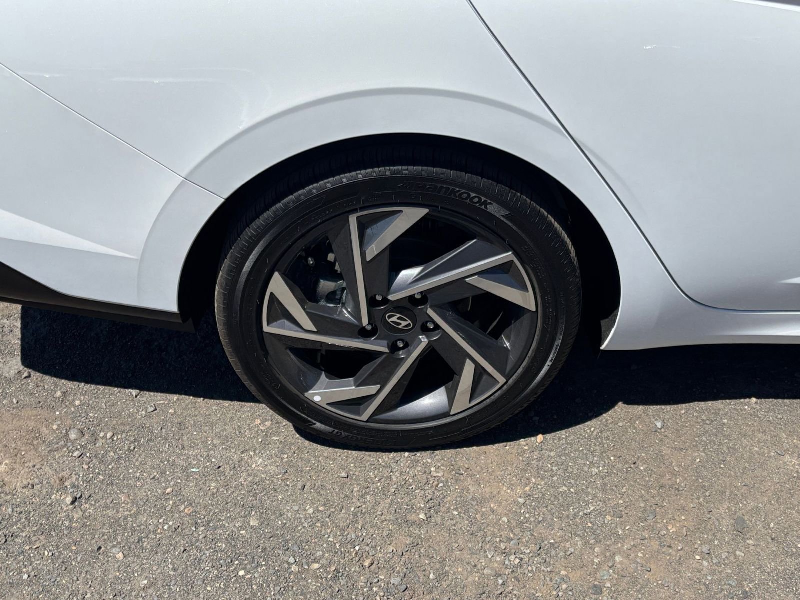 Used 2025 Hyundai Elantra Limited FWD image 32