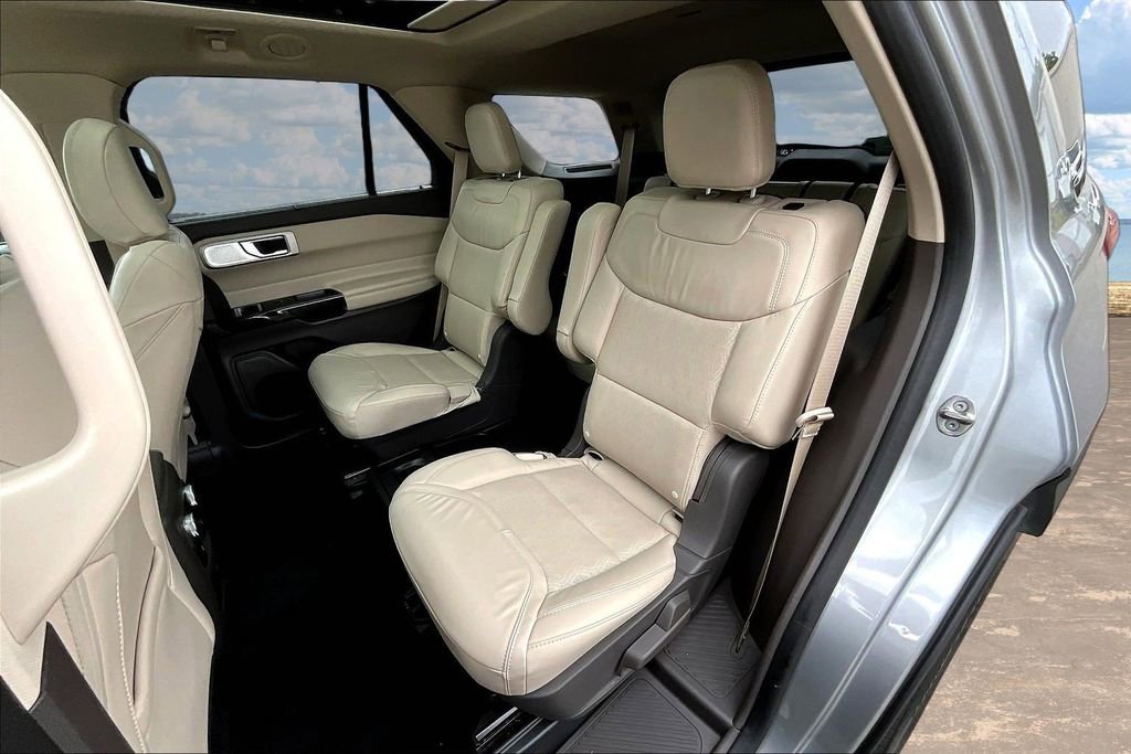 Used 2021 Ford Explorer Platinum w/ Equipment Group 601A AWD/4WD image 24