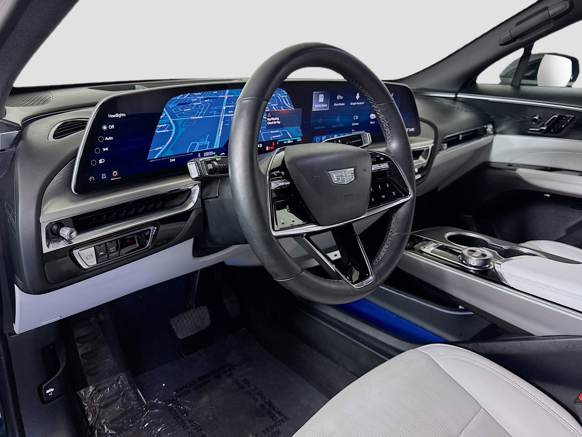 Used 2025 Cadillac Lyriq Luxury w/ LPO, Floor Liner Package image 23