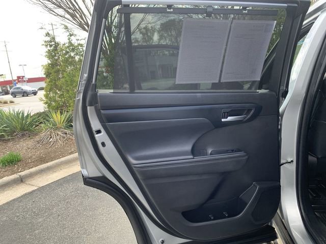 Used 2023 Toyota Highlander XSE image 15