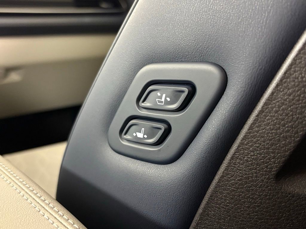 New 2026 Kia Carnival EX FWD image 35