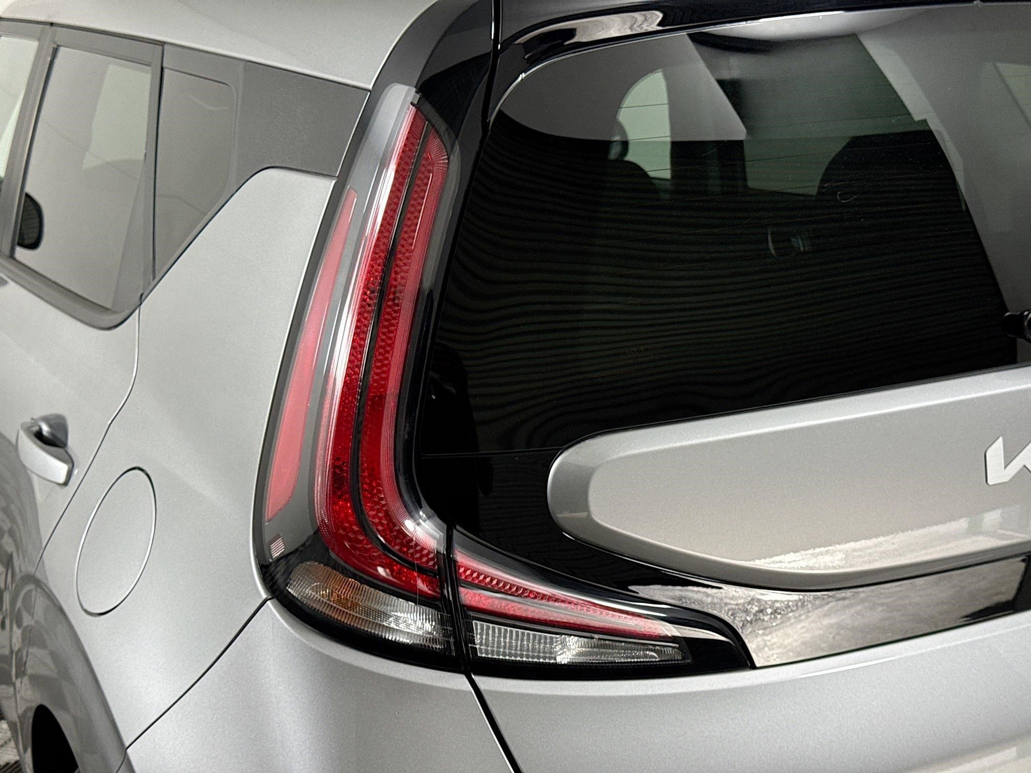 Used 2025 Kia Soul LX w/ LX Technology Package FWD image 35