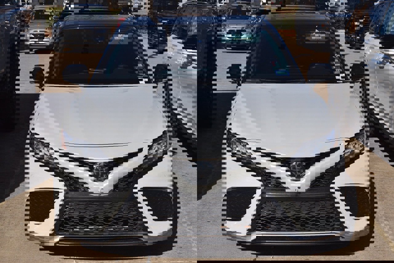 Used 2023 Toyota Camry XSE image 3