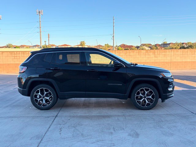 Used 2025 Jeep Compass Limited AWD/4WD image 7