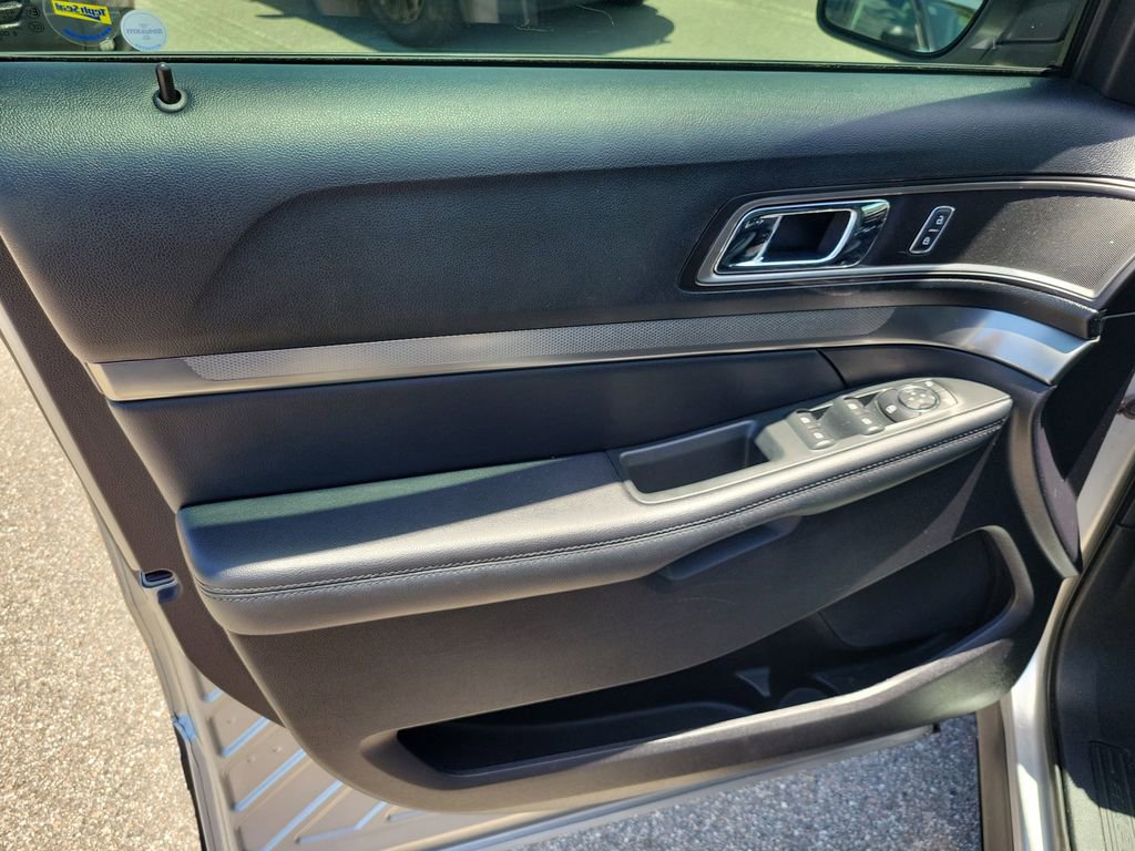 Used 2019 Ford Explorer XLT FWD image 14