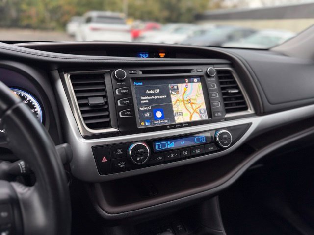 Used 2017 Toyota Highlander XLE AWD/4WD image 26