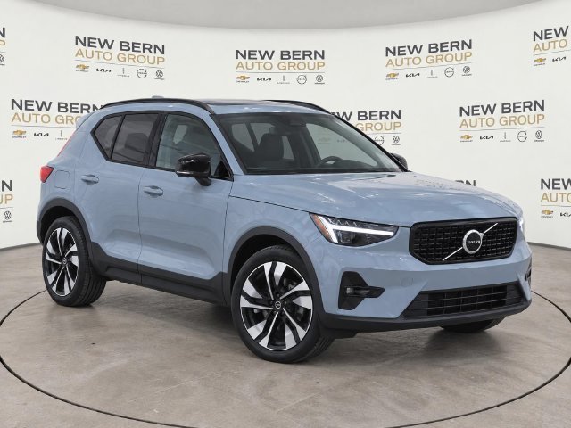 Certified 2025 Volvo XC40 B5 Ultra
