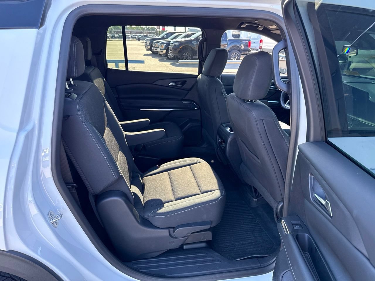 Used 2025 Chevrolet Traverse LT w/ Midnight/Sport Edition FWD image 12