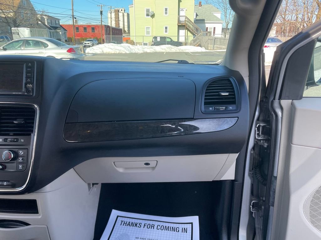 Used 2018 Dodge Grand Caravan SE w/ UConnect Hands-Free Group image 28