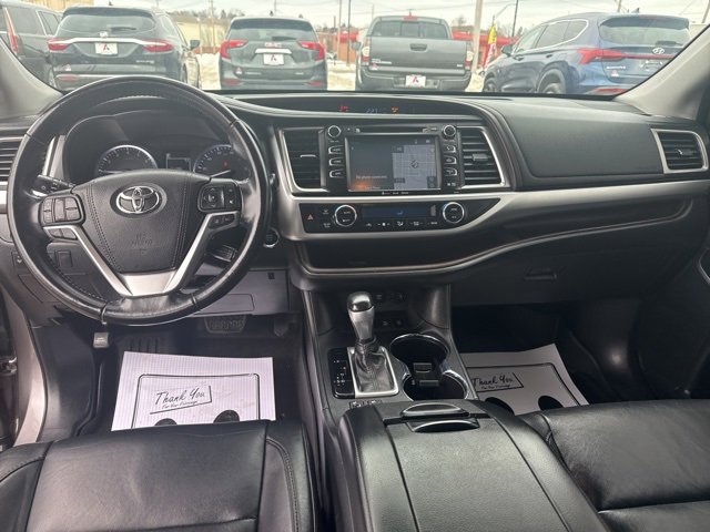 Used 2018 Toyota Highlander XLE image 18