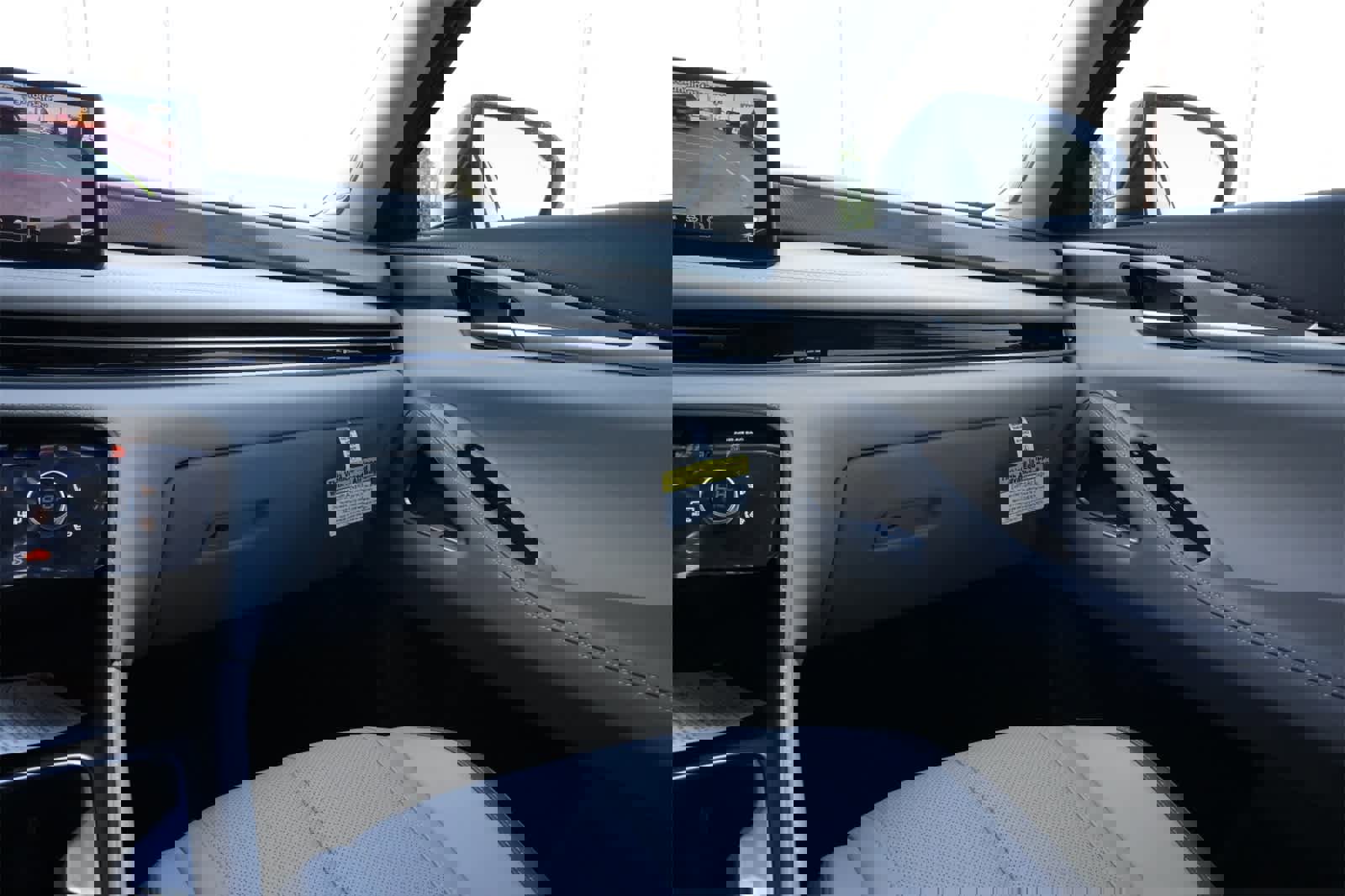 New 2026 INFINITI QX60 Luxe image 8