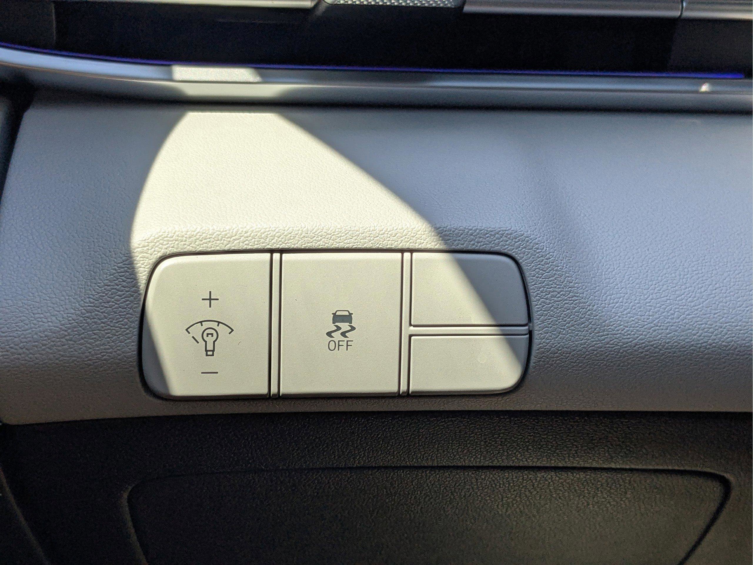 New 2025 Hyundai Elantra Limited image 23