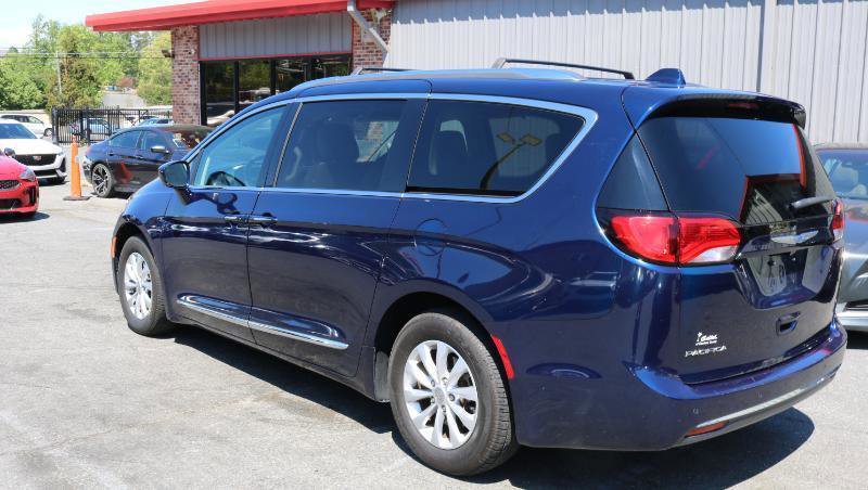 Used 2018 Chrysler Pacifica Touring-L FWD image 6