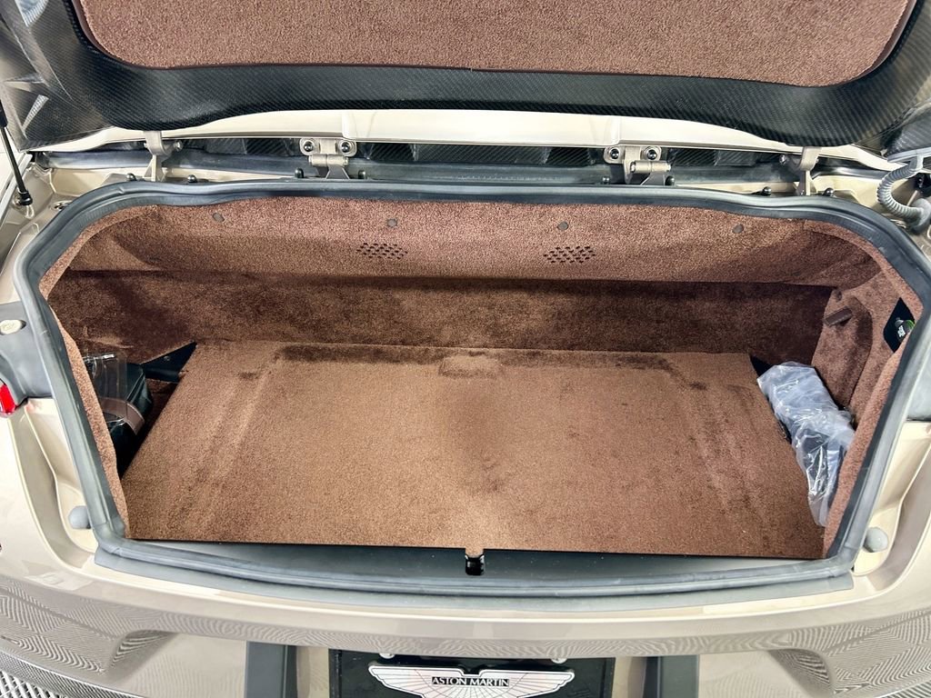 Used 2017 Aston Martin Vanquish Volante image 24