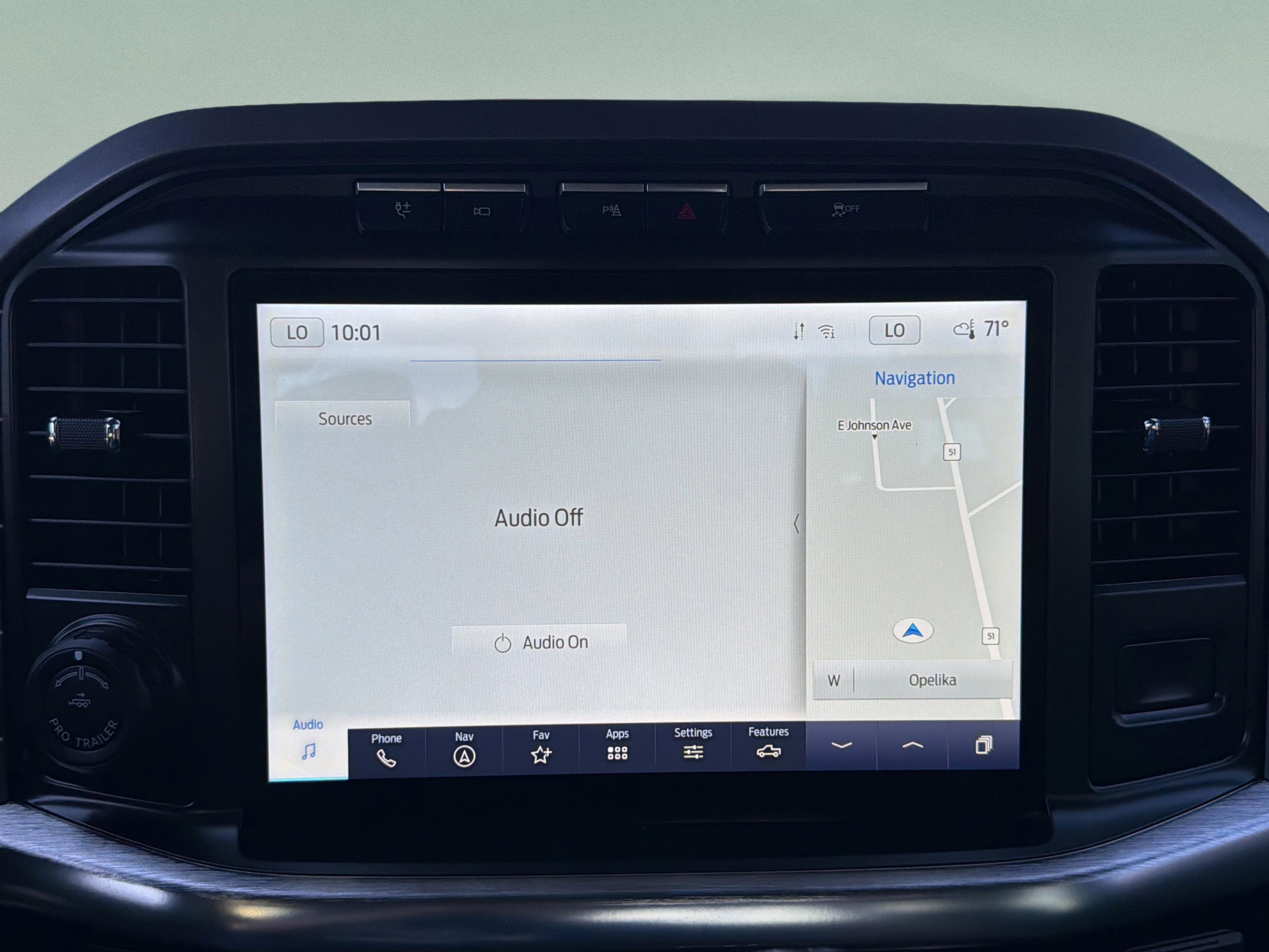 Used 2023 Ford F150 Lariat w/ Trailer Tow Package image 16