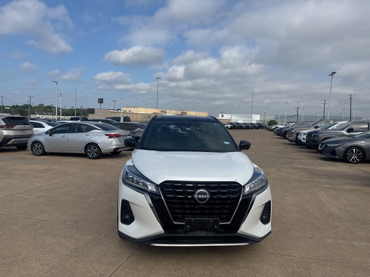 Certified 2022 Nissan Kicks SR w/ Premium Package image 4