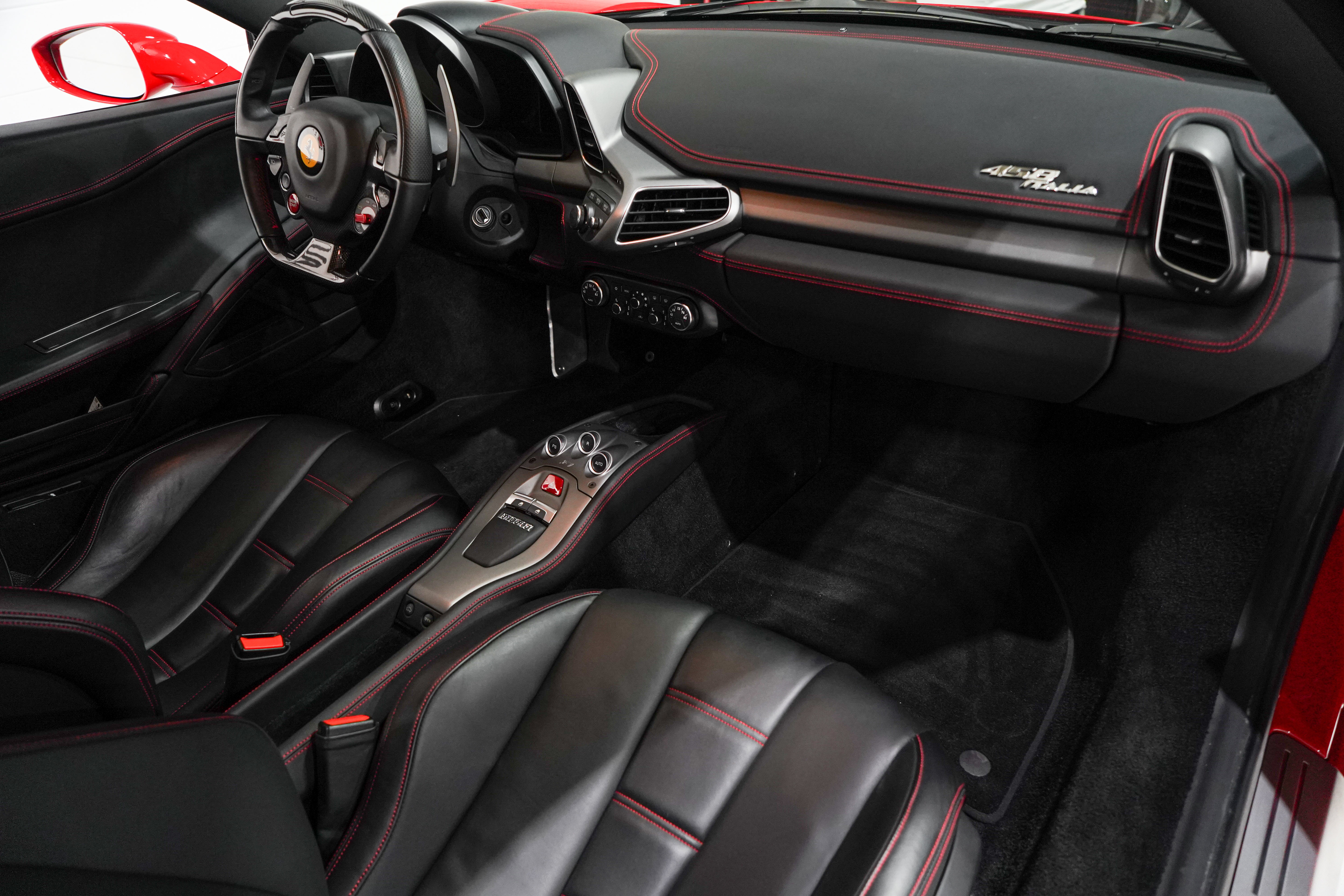 Used 2014 Ferrari 458 Italia Coupe RWD image 16