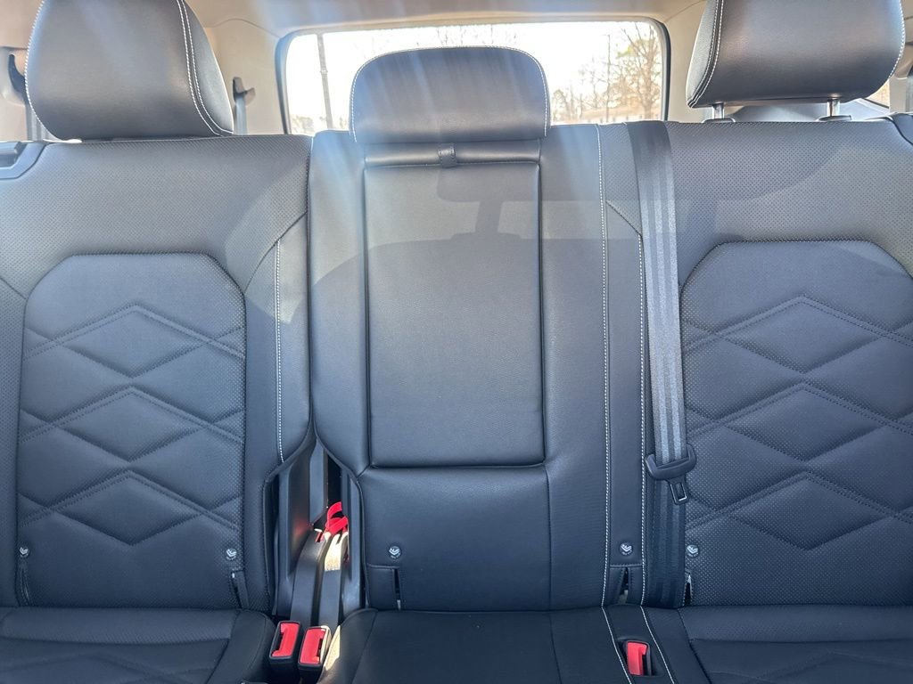 Used 2025 Volkswagen Atlas SE image 12
