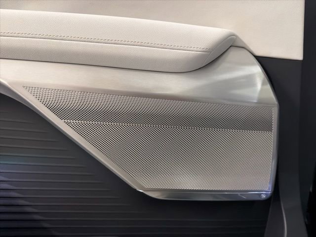 Certified 2026 Cadillac Vistiq Luxury image 16