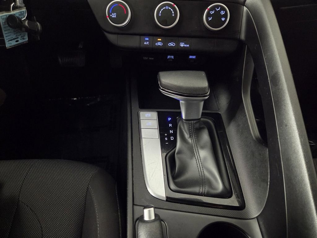 Used 2021 Hyundai Elantra SE image 15