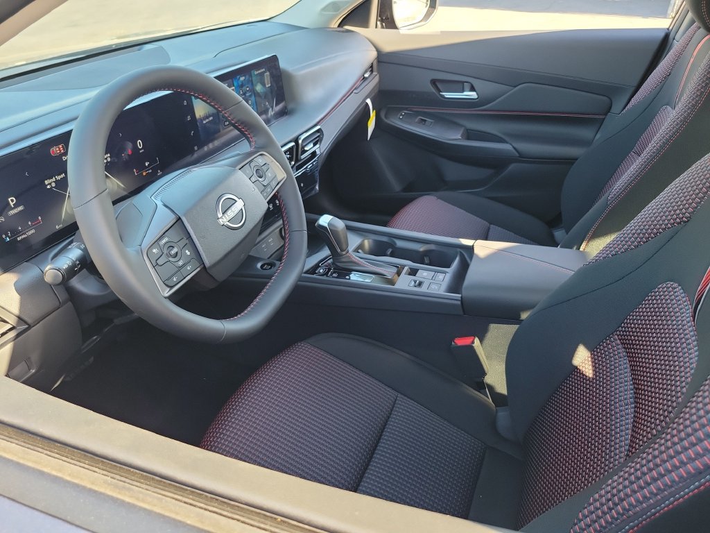 New 2027 Nissan Sentra SR w/ Floor Mat Package FWD image 3