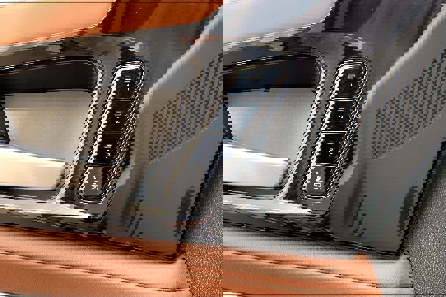 Certified 2025 Acura MDX SH-AWD w/ Technology Package image 31