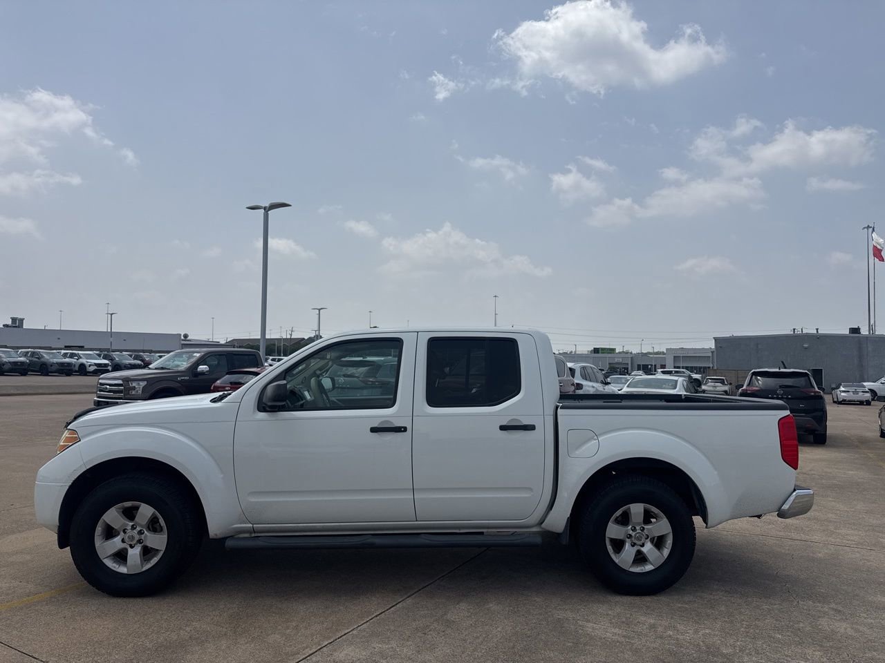 Used 2013 Nissan Frontier SV w/ SV Value Truck Pkg RWD image 12