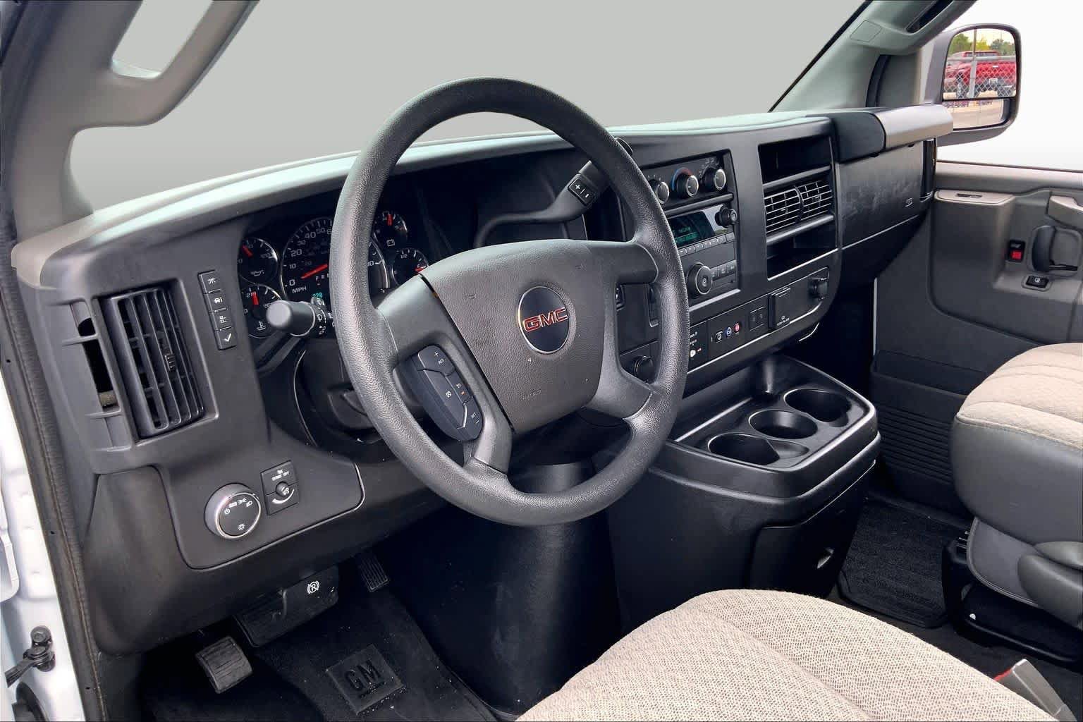 Used 2025 GMC Savana 3500 LT w/ LT Preferred Equipment Group RWD image 17