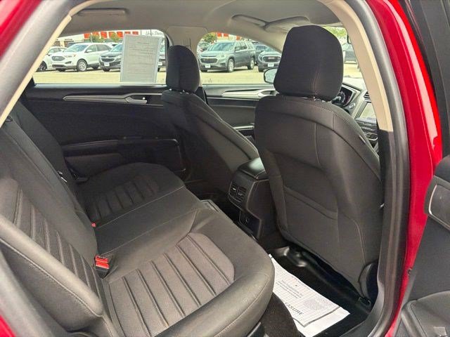 Used 2020 Ford Fusion SE AWD/4WD image 18
