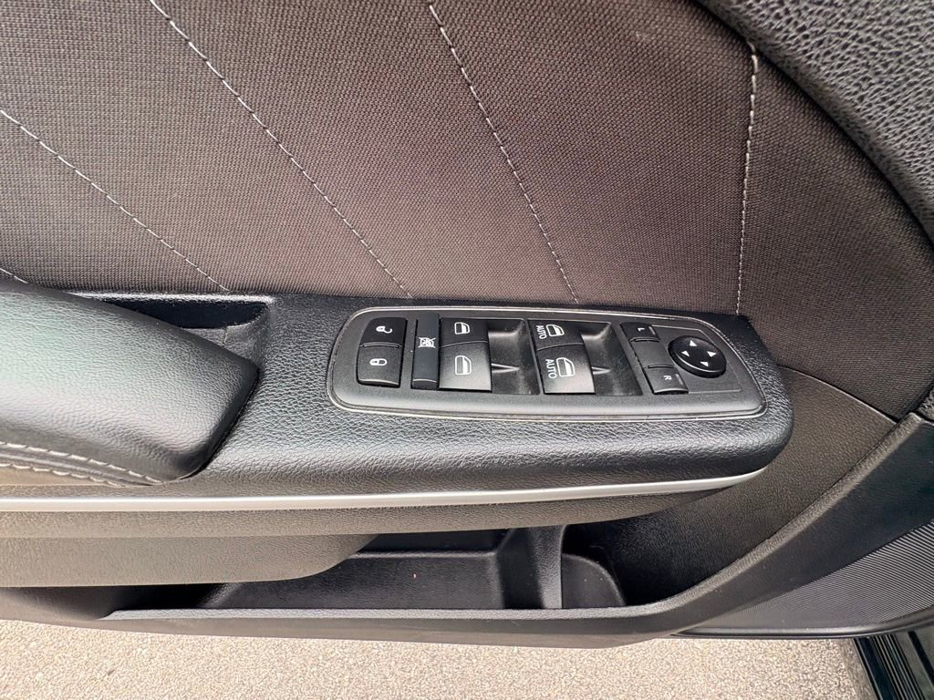 Used 2020 Dodge Charger SXT RWD image 15