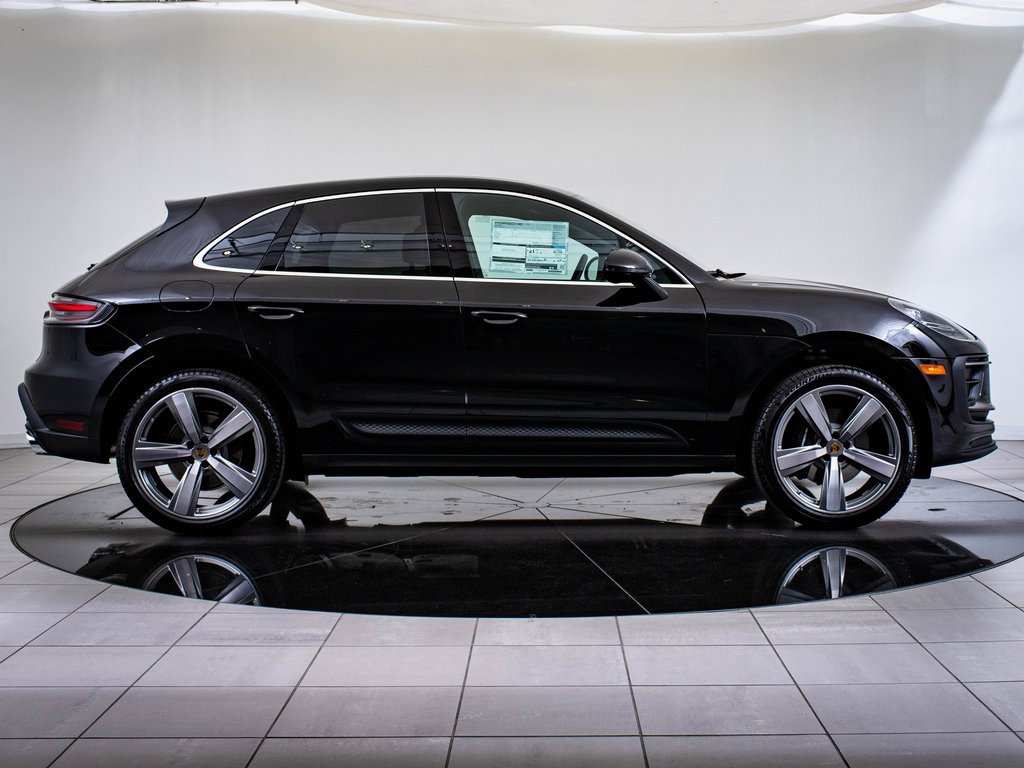 Certified 2025 Porsche Macan image 9