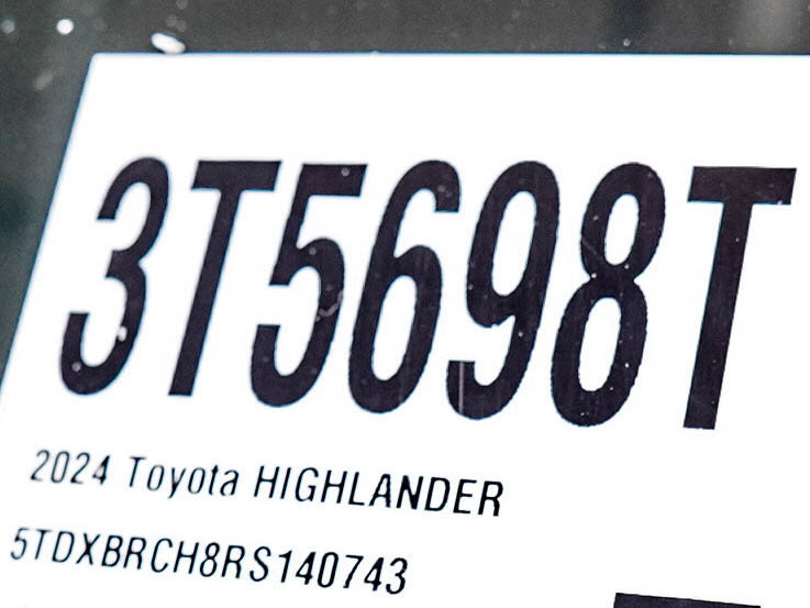 Used 2024 Toyota Highlander Limited AWD/4WD image 33
