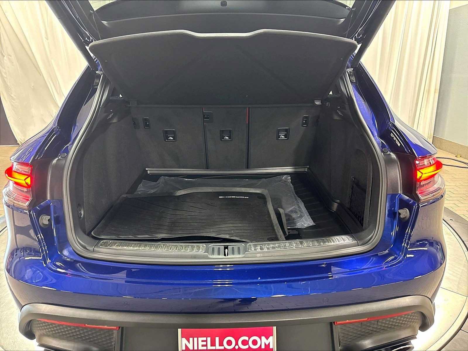 Used 2026 Porsche Macan AWD/4WD image 39