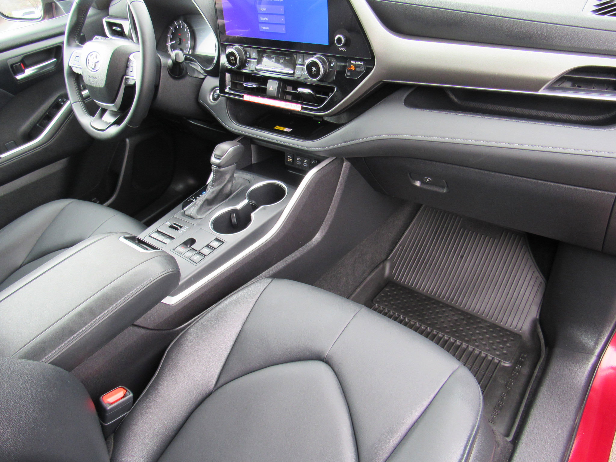 Used 2025 Toyota Highlander XLE image 16