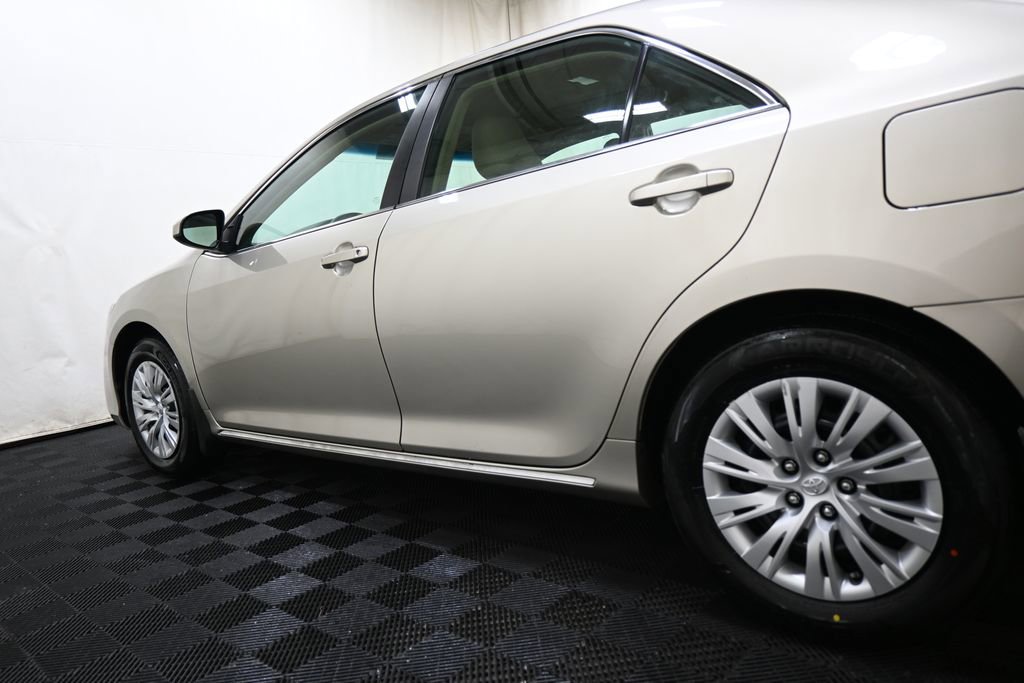 Used 2014 Toyota Camry LE FWD image 20