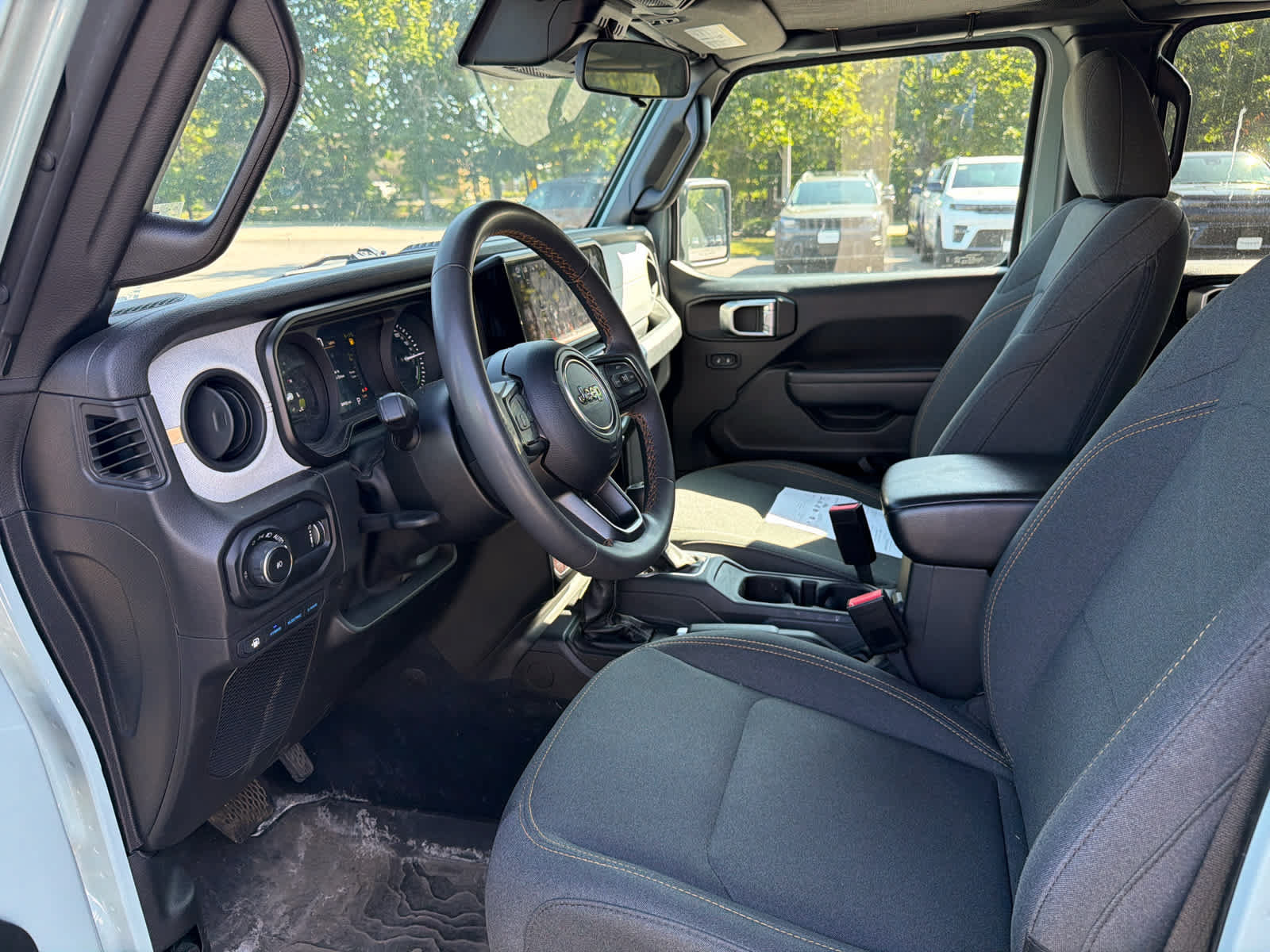 Used 2024 Jeep Wrangler Unlimited AWD/4WD image 8