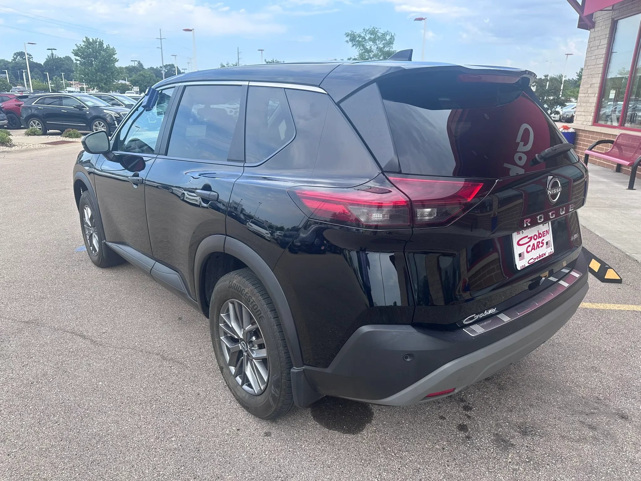 Used 2022 Nissan Rogue S AWD/4WD image 8