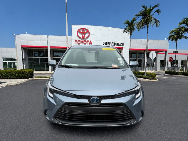 Used 2025 Toyota Corolla LE FWD image 2