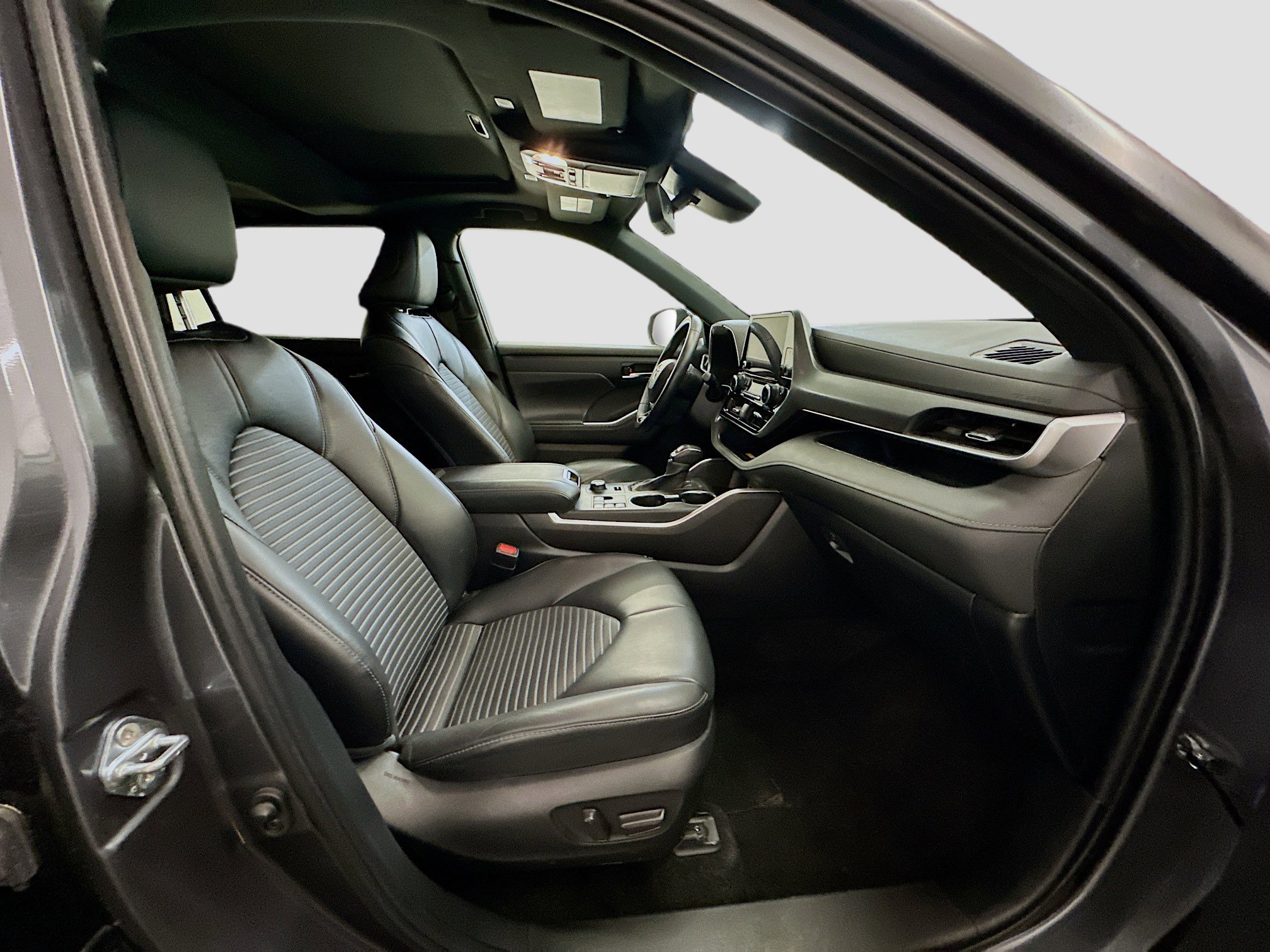 Used 2024 Toyota Highlander XSE image 35