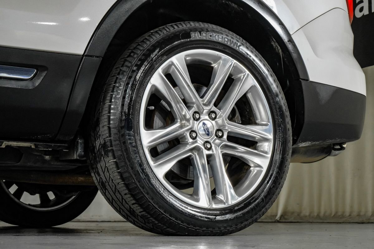 Used 2017 Ford Explorer XLT w/ Equipment Group 202A FWD image 52