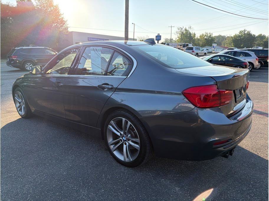 Used 2018 BMW 330i Sedan RWD image 4