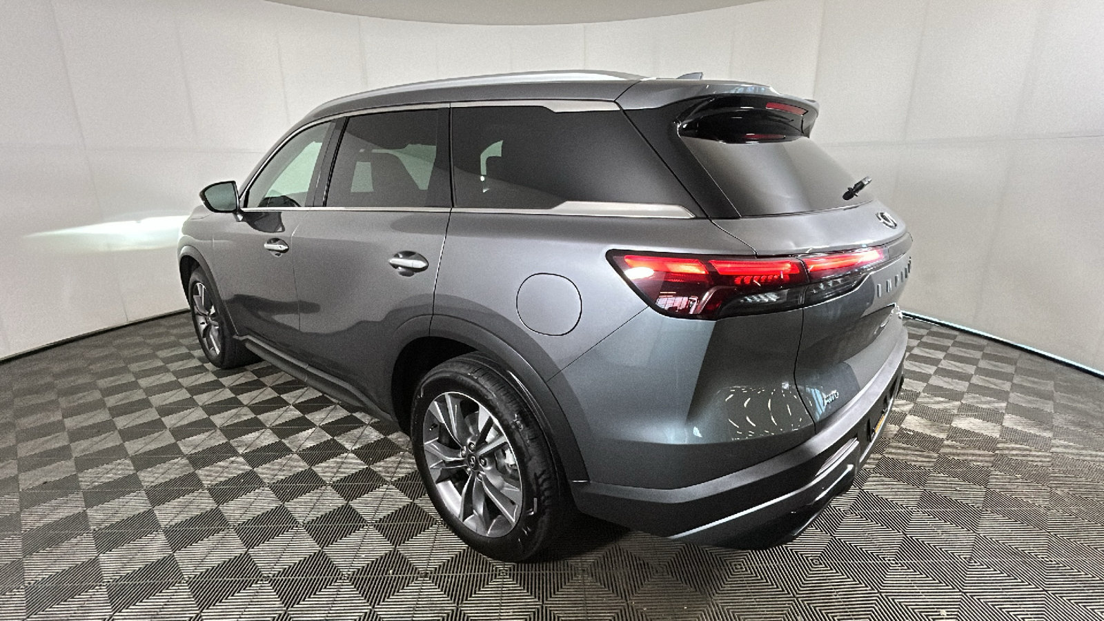 Used 2024 INFINITI QX60 Luxe AWD/4WD image 4