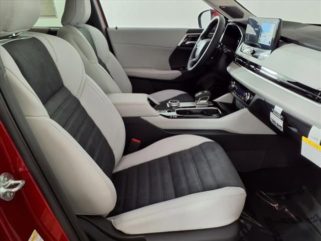 Used 2025 Mitsubishi Outlander SE image 9