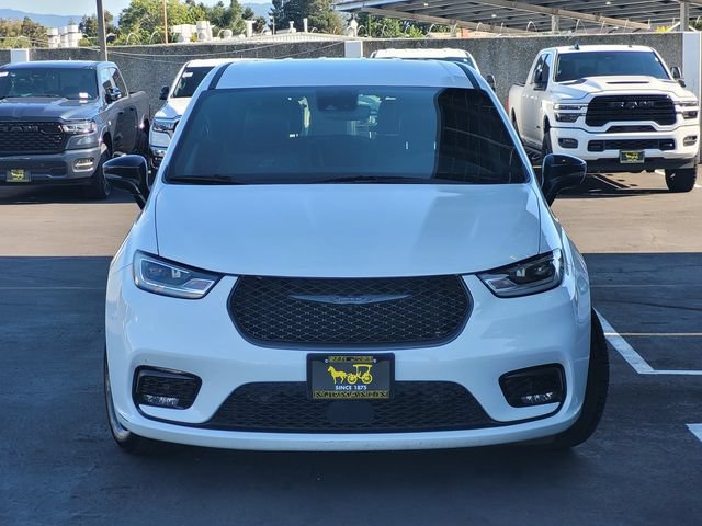 Certified 2024 Chrysler Pacifica Limited FWD image 2