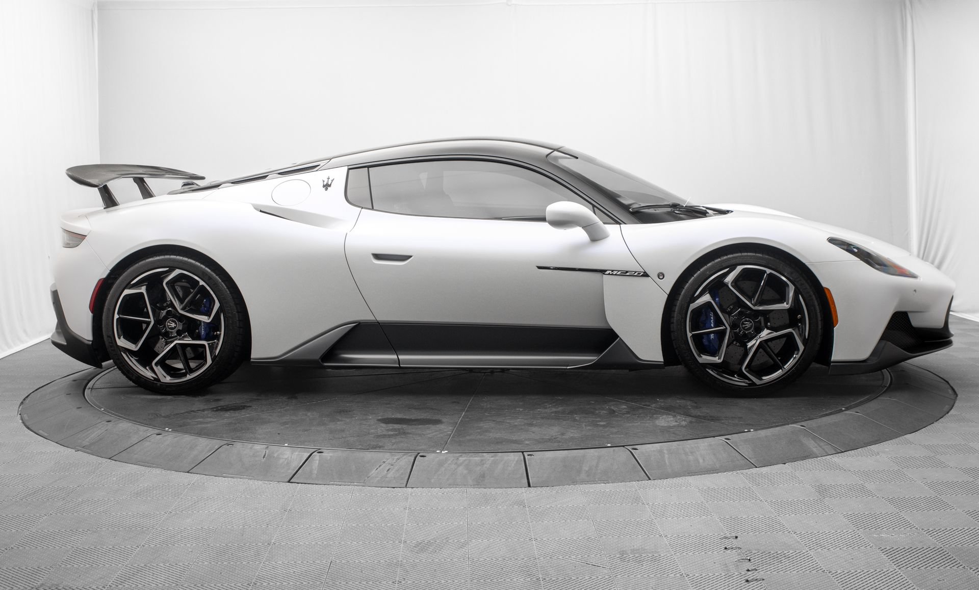 Used 2022 Maserati MC20 Coupe RWD image 2